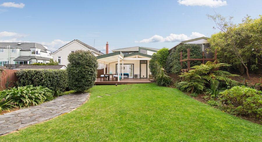  at 7 Bungalow Avenue, Point Chevalier, Auckland