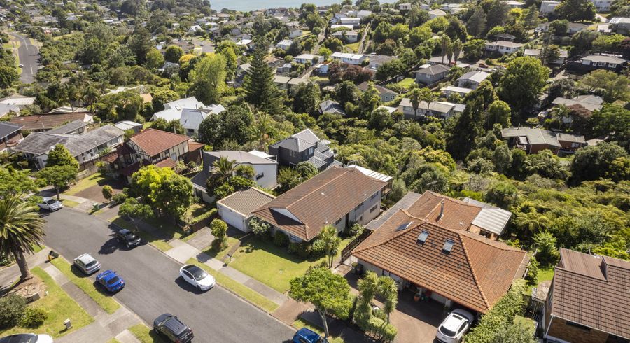  at 16 Clipper Place, Shelly Park, Auckland