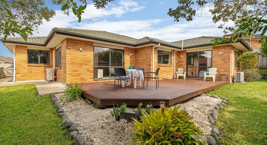  at 39 South Kensington Way, Henderson, Auckland