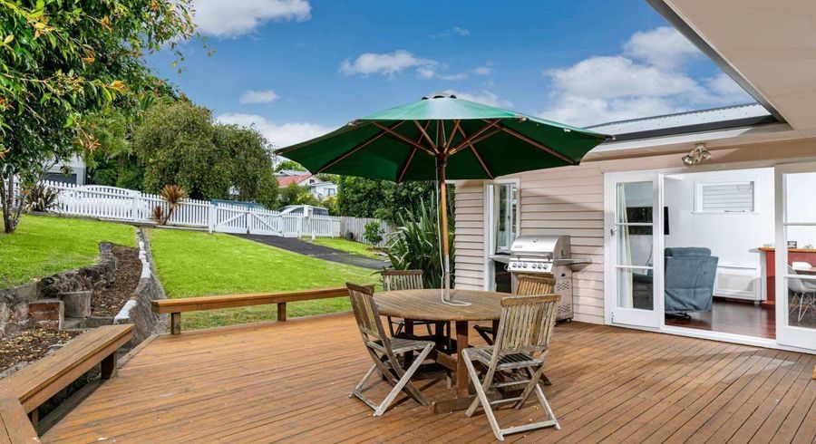  at 16 Wylie Avenue, Sunnynook, Auckland