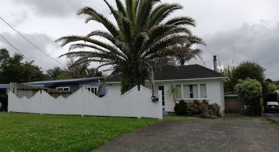  at 9 Bishop Street, Green Bay, Auckland