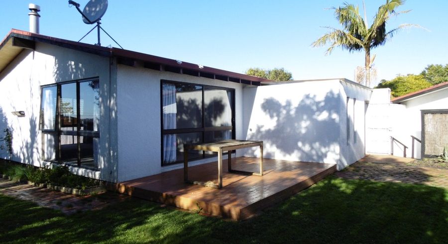  at 61 Rhinevale Close, Henderson, Waitakere City, Auckland