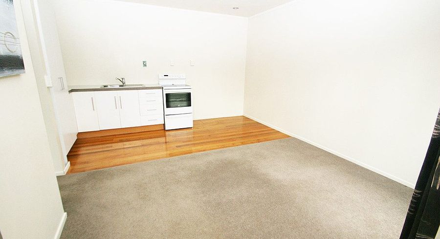  at 16A Dudding Ave, Northcote, North Shore City, Auckland