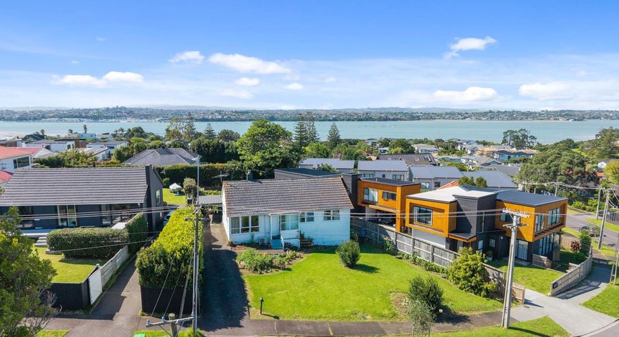  at 8 Clairville Crescent, Wai O Taiki Bay, Auckland City, Auckland