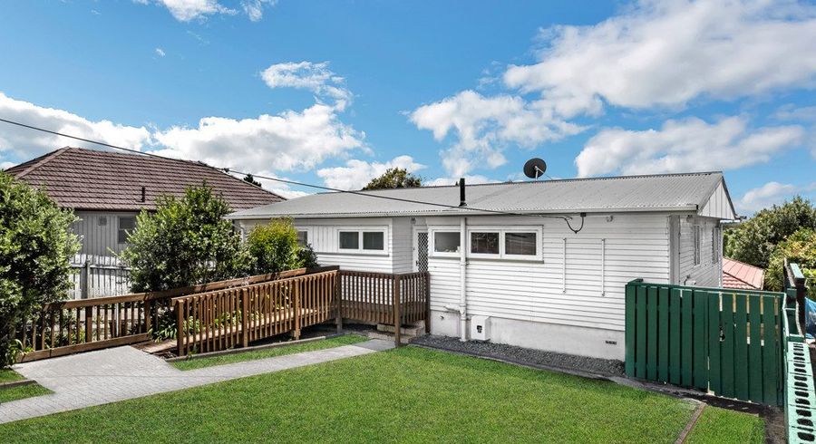  at 1/261 Don Buck Road, Massey, Waitakere City, Auckland