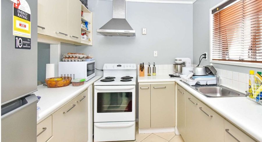  at 2/49A Landon Avenue, Mangere East, Manukau City, Auckland