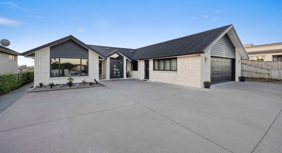  at 61 Somerton Drive, Huntington, Hamilton