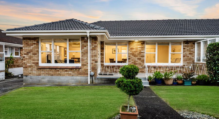  at 2/50 Turama Road, Royal Oak, Auckland