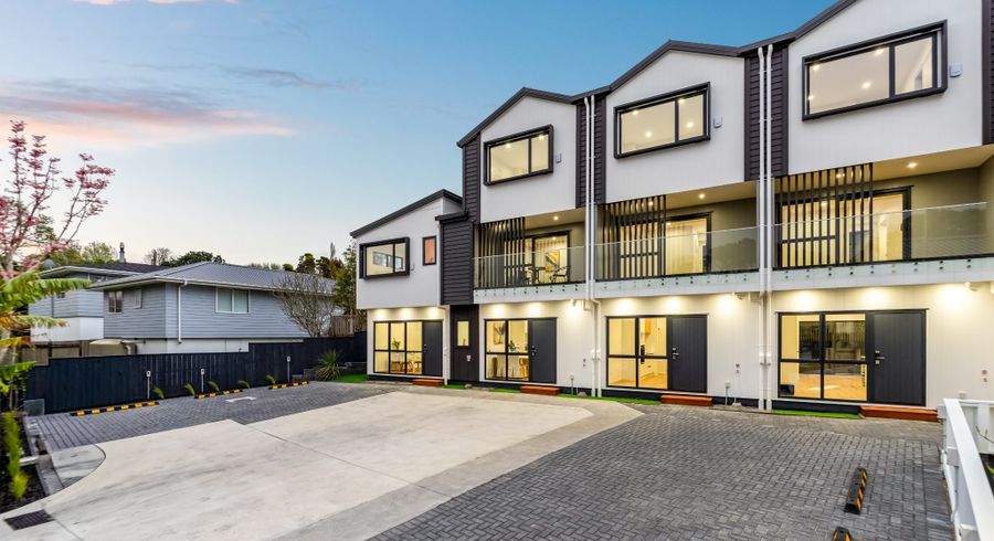  at 16D Saint Catherine Crescent, West Harbour, Waitakere City, Auckland