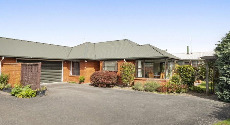  at 2/221 Harewood Road, Bishopdale, Christchurch City, Canterbury