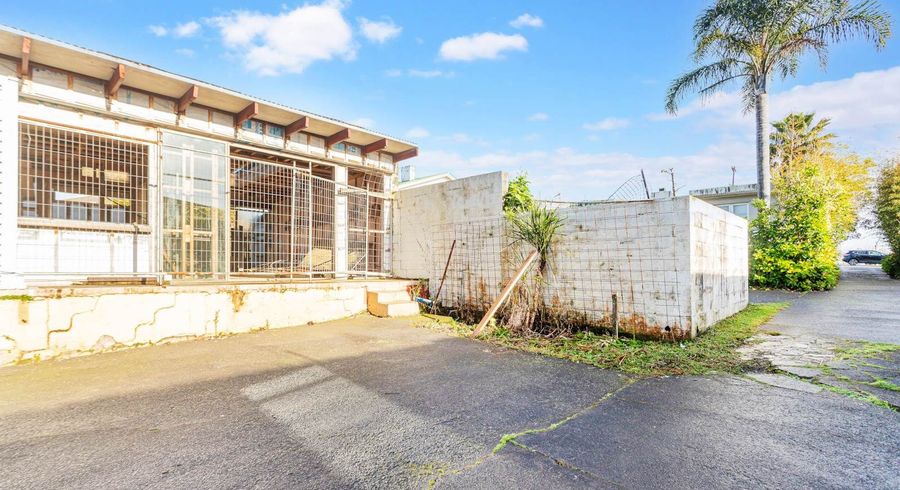  at 2/92 Titirangi Road, New Lynn, Auckland