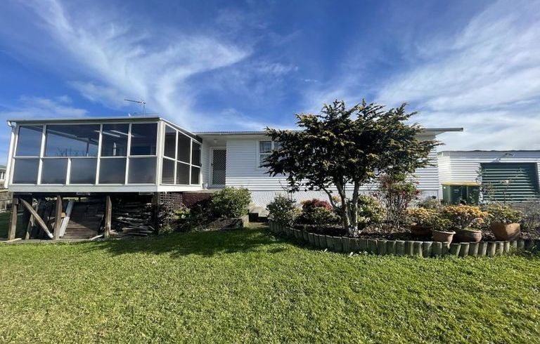  at 20 Trojan Crescent, New Lynn, Waitakere City, Auckland