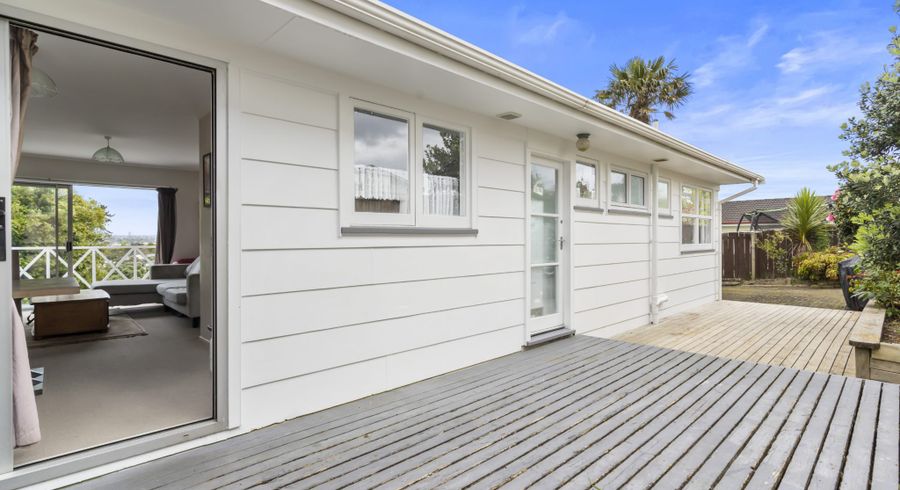  at 1/11 Talavera Place, Te Atatu South, Auckland