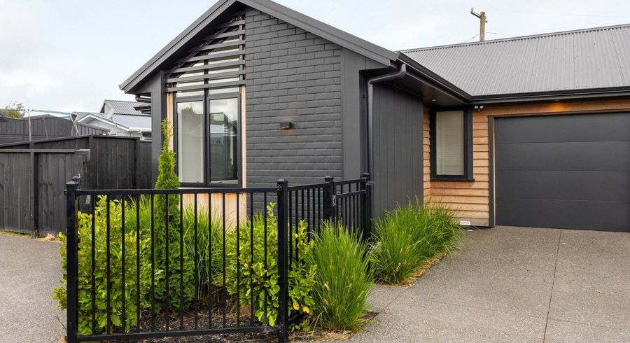  at 2/9 Kingsley Street, St Andrews, Hamilton
