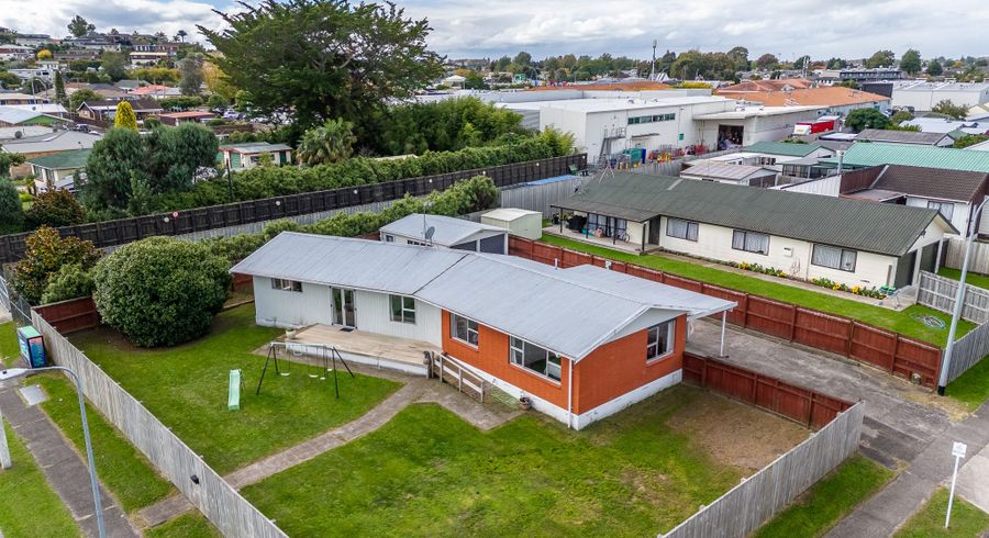  at 15 Poaka Avenue, Dinsdale, Hamilton