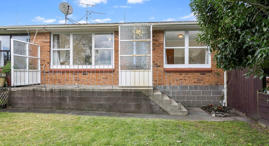  at 2/25 Brixton Road, Balmoral, Auckland
