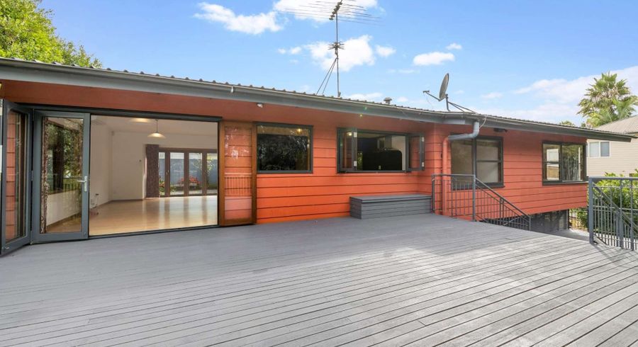  at 38 Valley View Road, Glenfield, Auckland