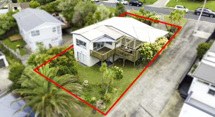  at 24 Kiteroa Terrace, Rothesay Bay, North Shore City, Auckland