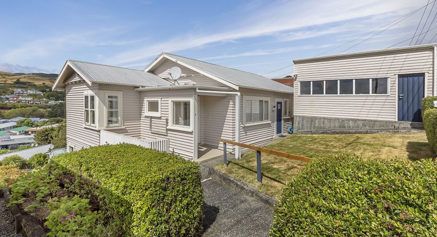  at 4 Te Reinga View, Tawa, Wellington