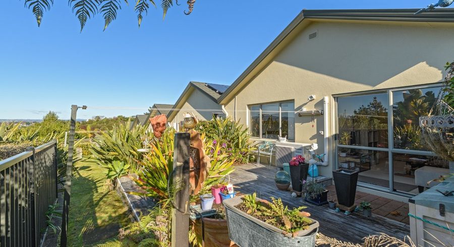  at 2/41 Manchester Way, Judea, Tauranga