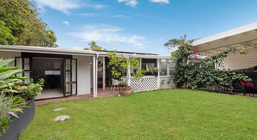  at 2/84 West Coast Road, Glen Eden, Waitakere City, Auckland