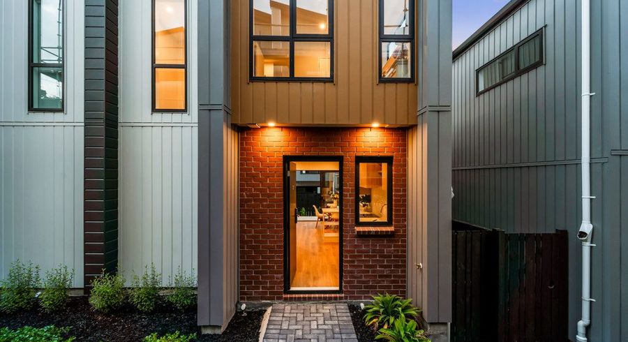  at 20 Don Oliver Lane, Glen Eden, Waitakere City, Auckland