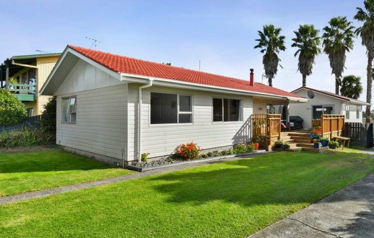  at 2 Garfield Road, Helensville, Rodney, Auckland