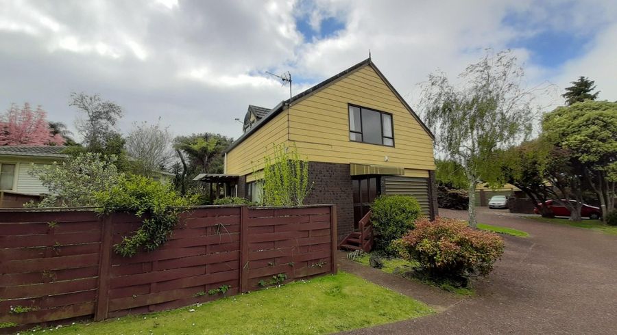  at 2/58 Hayr Road, Three Kings, Auckland