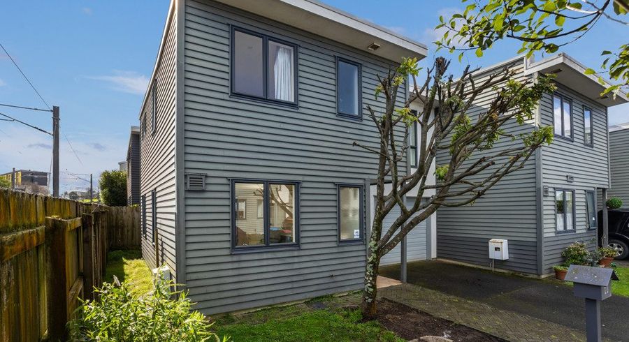  at 28 Saintly Lane, Avondale, Auckland City, Auckland