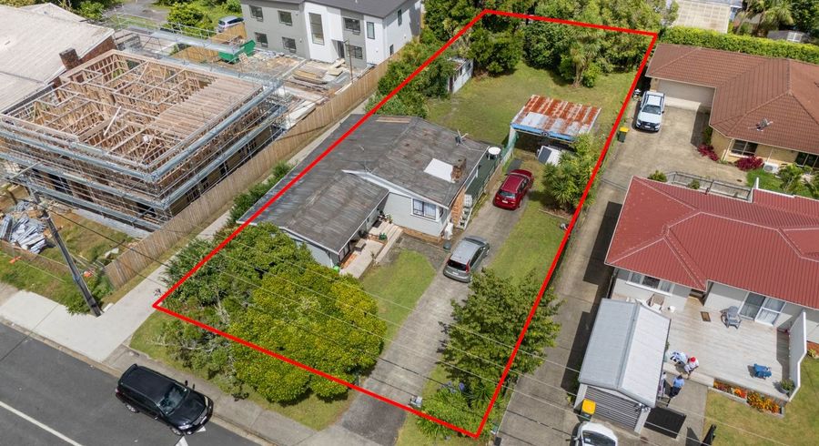  at 26 Kingdale Road, Henderson, Waitakere City, Auckland