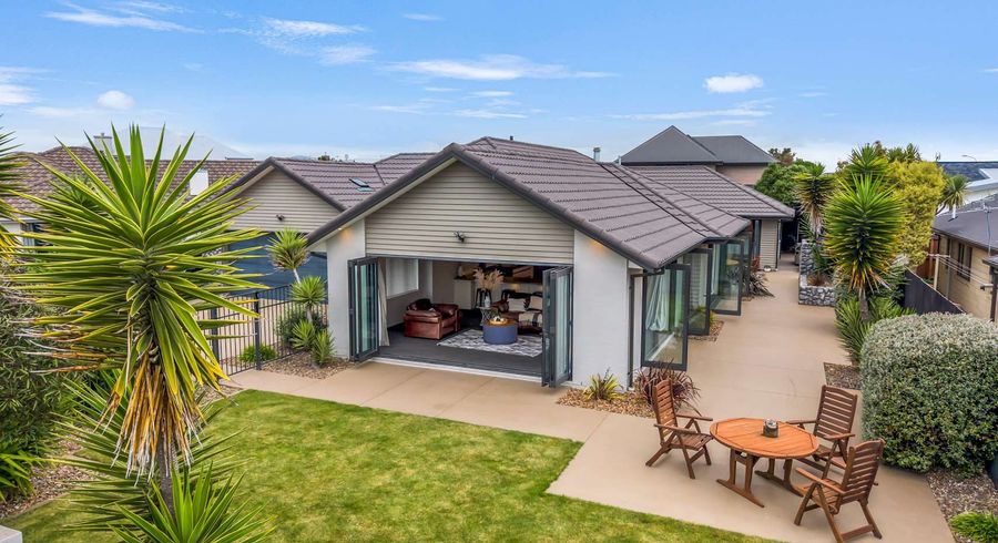  at 27 Foresters Crescent, Parklands, Christchurch City, Canterbury