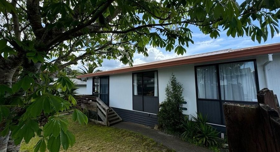  at 2/76 Parrs Cross Road, Henderson, Auckland