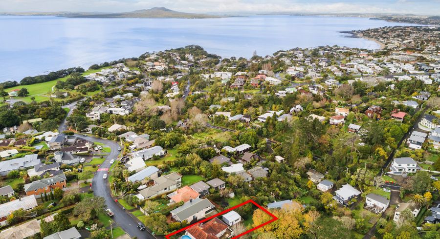  at 30 Peter Terrace, Castor Bay, Auckland