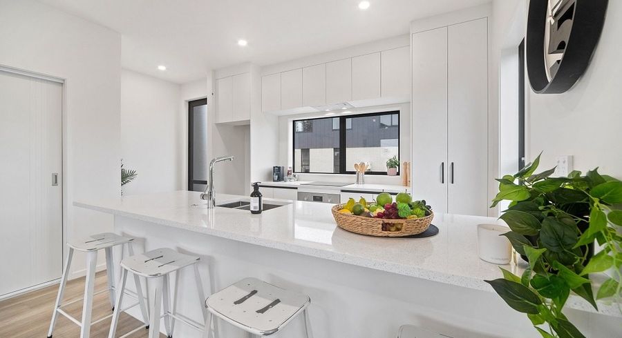  at 94E Swanson Rd, Henderson, Waitakere City, Auckland