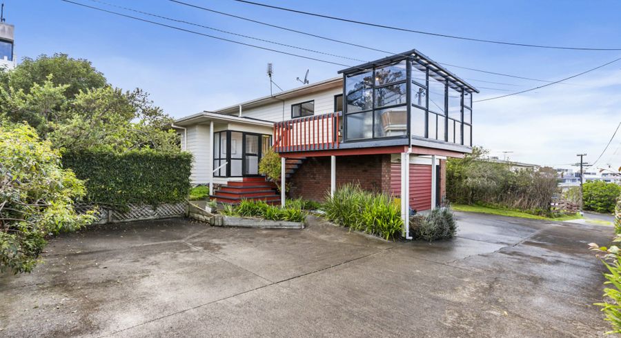  at 2/5 Huka Road, Birkenhead, Auckland