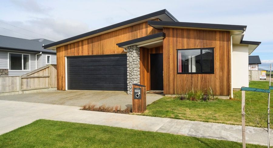  at 20 Varsity Heights, Fitzherbert, Palmerston North, Manawatu / Whanganui