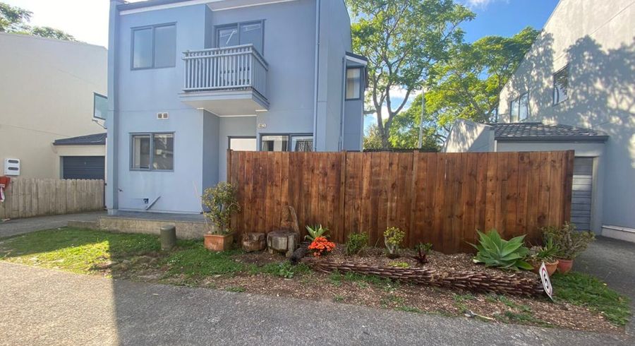  at 3 Sun Place, Henderson, Waitakere City, Auckland