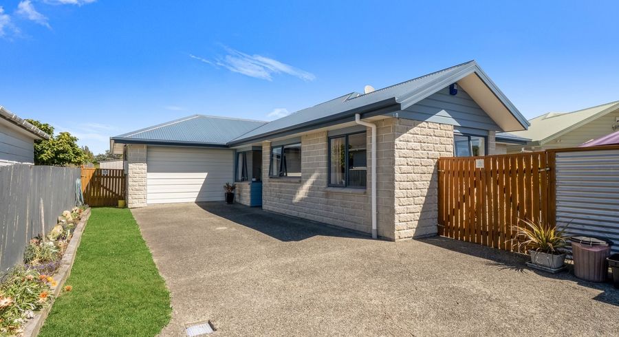  at 32 Somerset Crescent, Highbury, Palmerston North, Manawatu / Whanganui