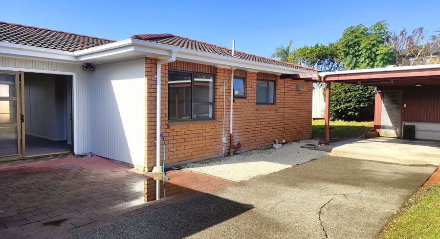  at 2/4 Rachael Place, Farm Cove, Manukau City, Auckland