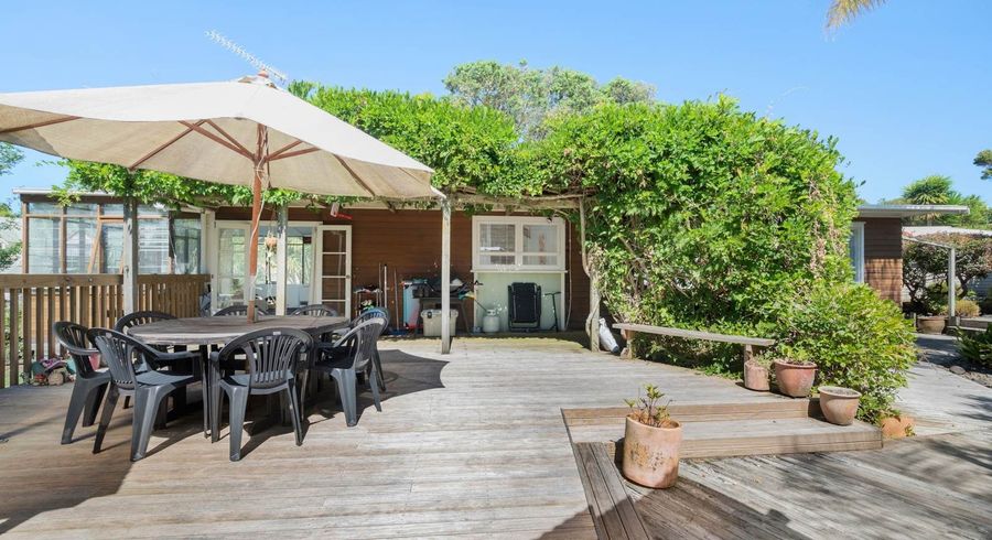  at 10 Rosalind Road, Glenfield, Auckland