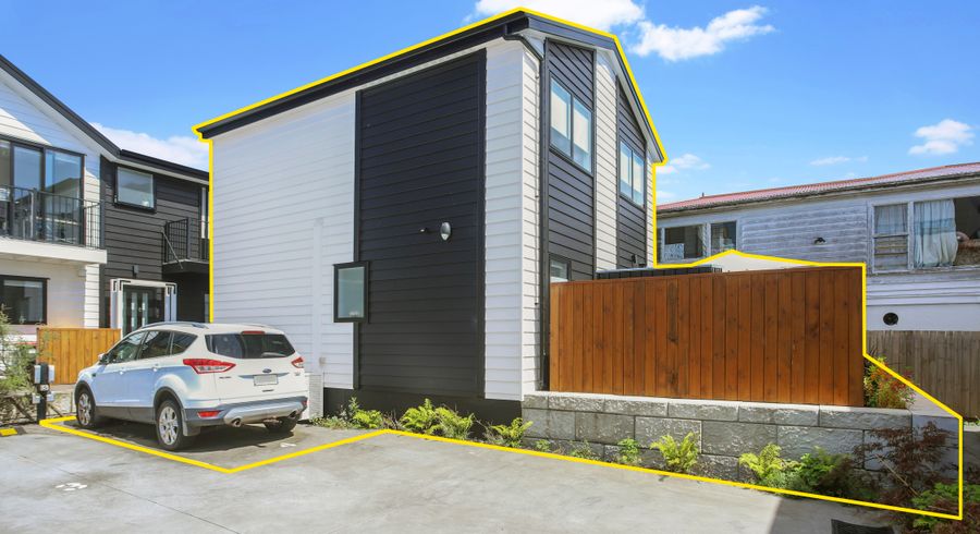  at 4/6 St Leonards Road, Kelston, Auckland