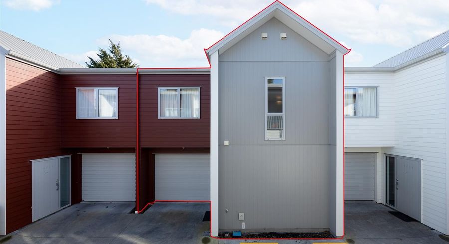  at 4/16 Hammond Street, Hamilton Central, Hamilton