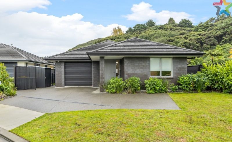  at 2 Mooring Close, Whitby, Porirua