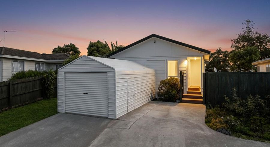  at 2/10 Norrie Smith Avenue, Flat Bush, Manukau City, Auckland