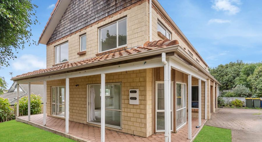  at 2/4 Lucienne Drive, Ranui, Auckland