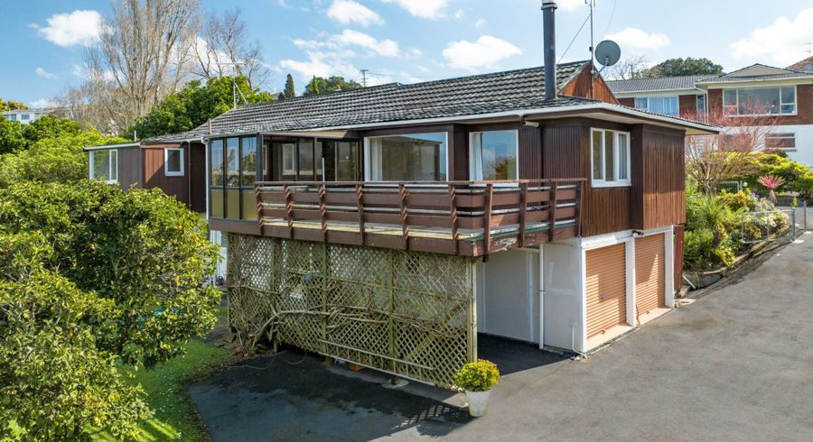  at 11 Rendcomb Place, Hillsborough, Auckland