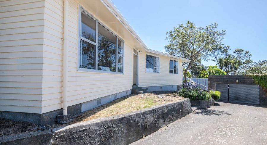  at 8 Link Road, Newlands, Wellington