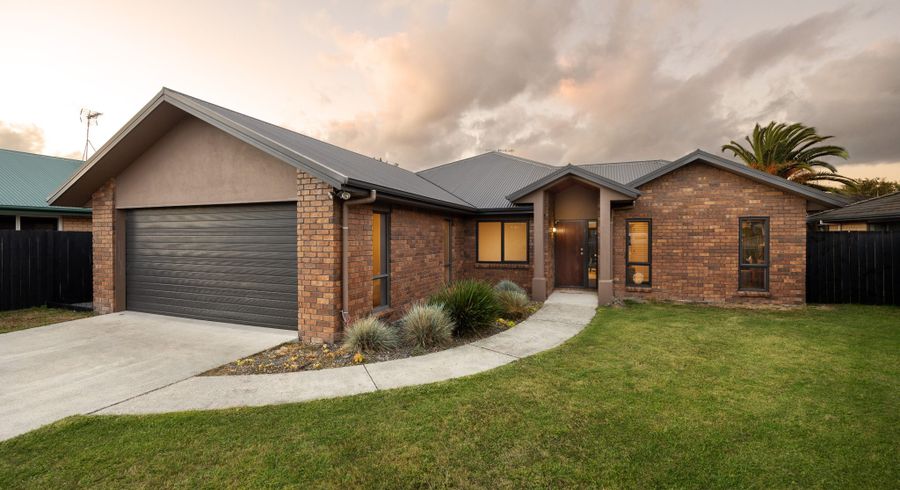  at 33 Ravenscourt Place, Huntington, Hamilton