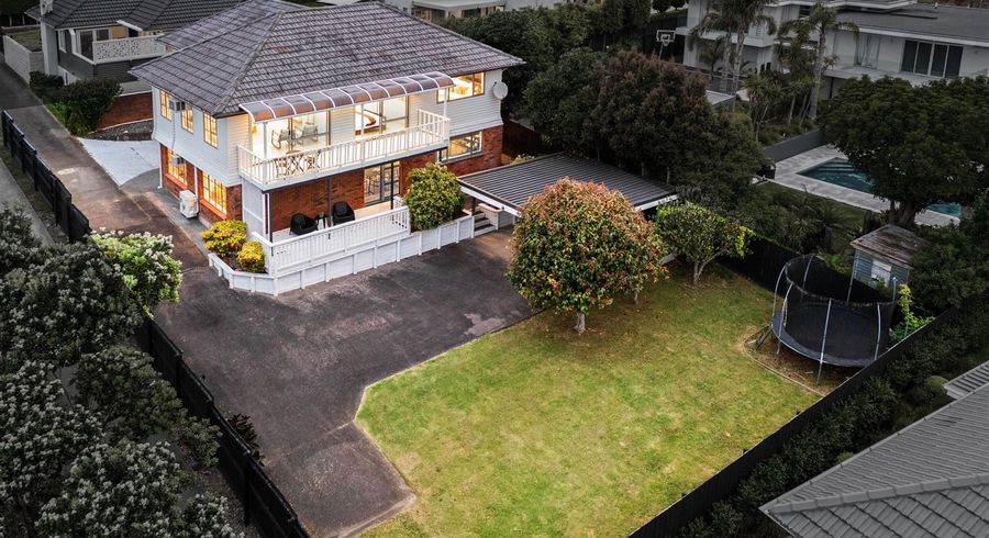  at 1/52 Aberdeen Road, Campbells Bay, Auckland