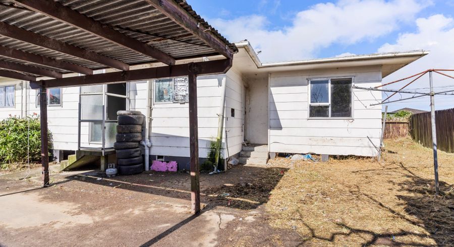  at 2/15 Moncrieff Avenue, Clendon Park, Auckland